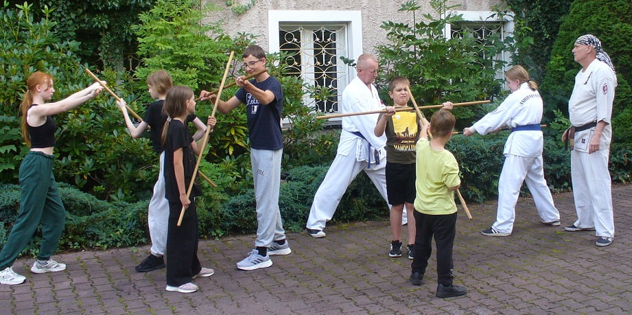 2. jpg trening kobudo grupa średnio zaaawansowana