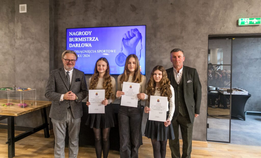 Uczniowie z nagrodami na gali sportowej w Darłowie